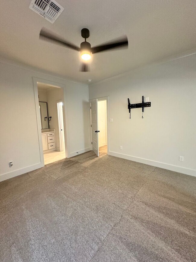 Building Photo - Close to WK Bossier and Barksdale Air Force Base.