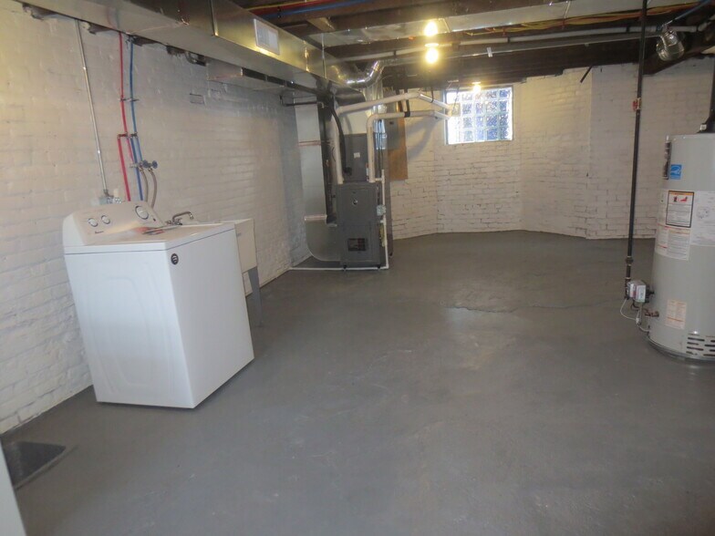 Building Photo - 1786 W 44th St