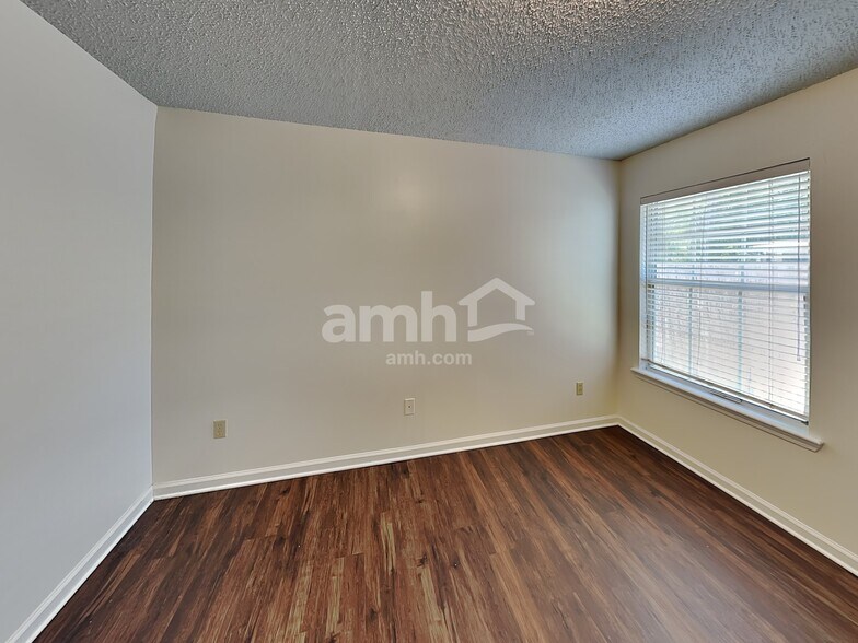 Building Photo - 7804 Spring Branch Dr S