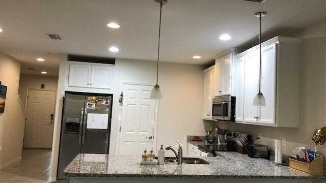 Building Photo - 12571 Laurel Cove Dr