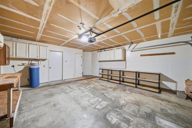 Building Photo - 1811 Southwestern Trail