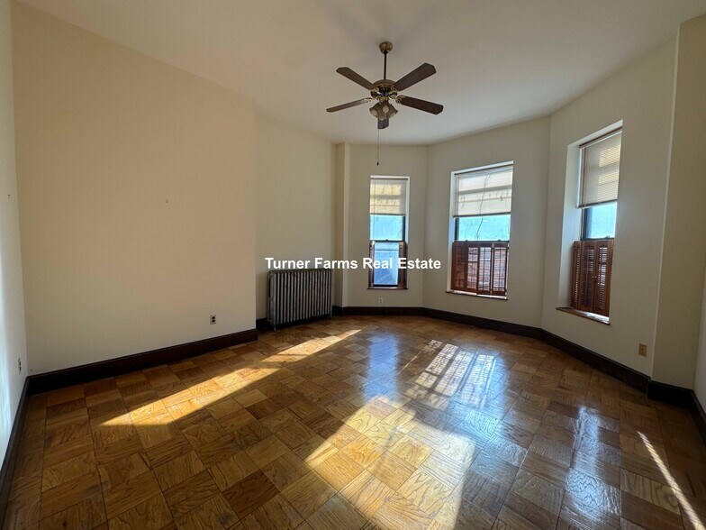 Building Photo - 149 Hillside St