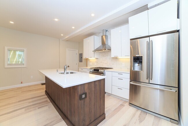 Building Photo - 189 I St