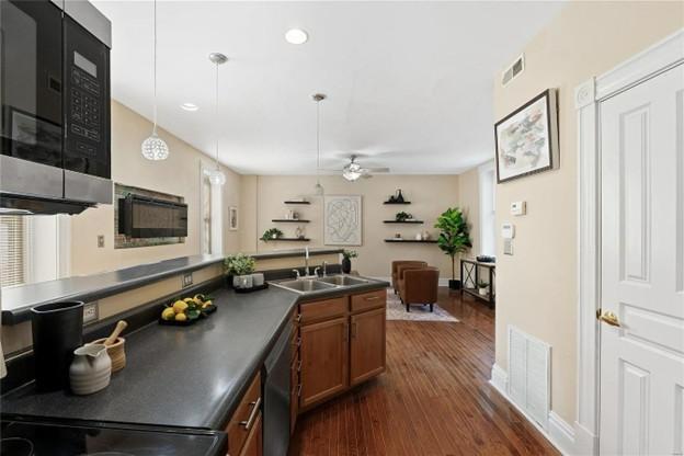 Building Photo - 1924 Geyer Ave