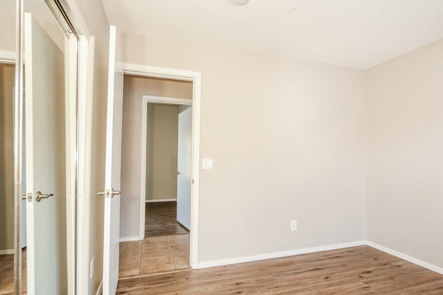 Building Photo - 14841 W Redfield Rd