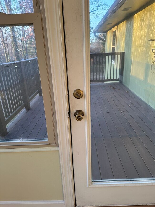 Building Photo - Farragut Cul-de-Sac Home on ½ Acre | 3BR + Sunroom | Walk to Greenway & Farragut HS