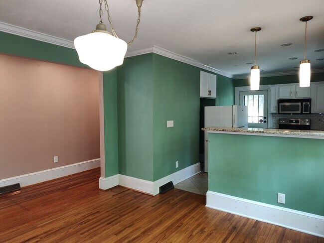Building Photo - Charming 2-Bedroom, 2-Bath Brick Ranch Home in Midwood!