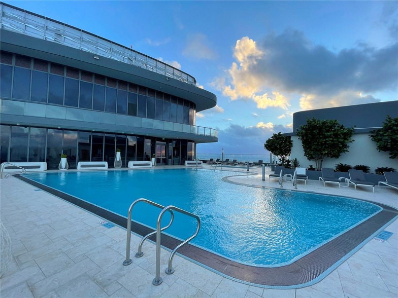 Building Photo - 1000 Brickell Ave