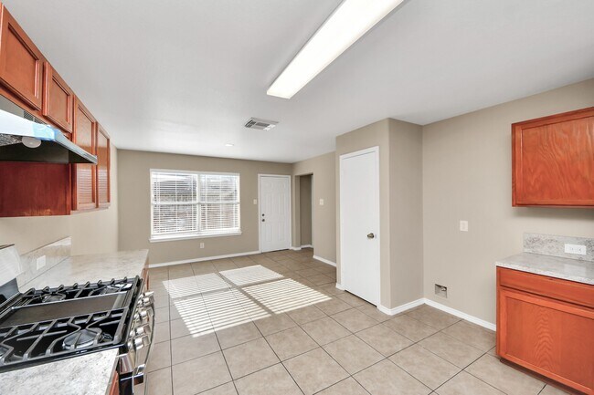 Building Photo - 826 Bandon Ln