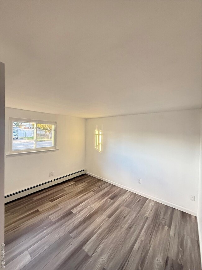 Building Photo - 193 E John St