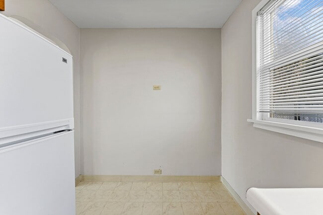 Building Photo - Rare 2 bedroom 1 bath HOUSE by Columbia River Marina!