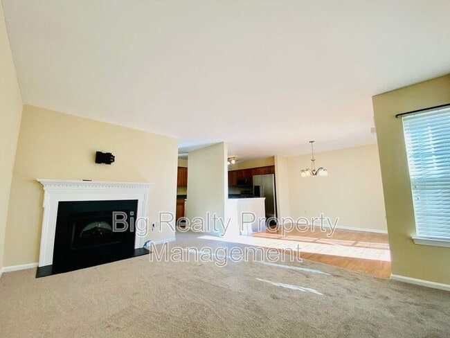 Building Photo - 819 Dewees Pl