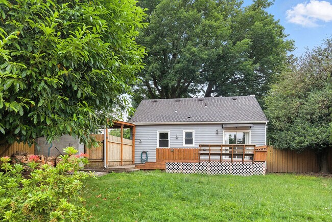 Building Photo - 5806 NE 60th Ave
