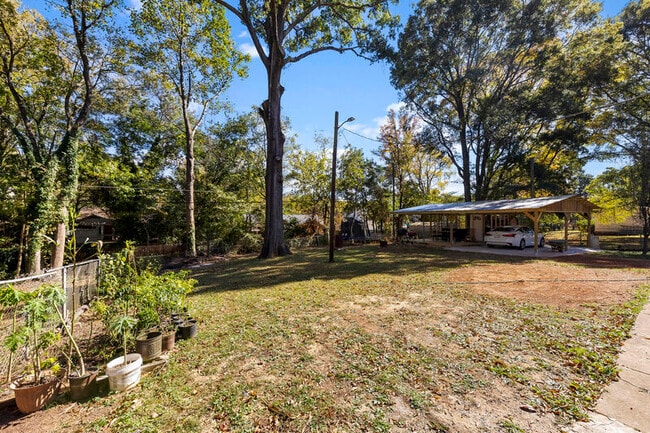 Building Photo - 3220 Wiseman Dr