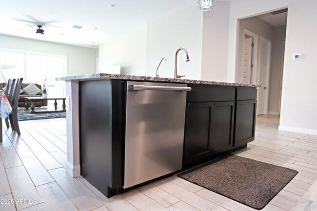 Building Photo - 10549 W Albert Ln