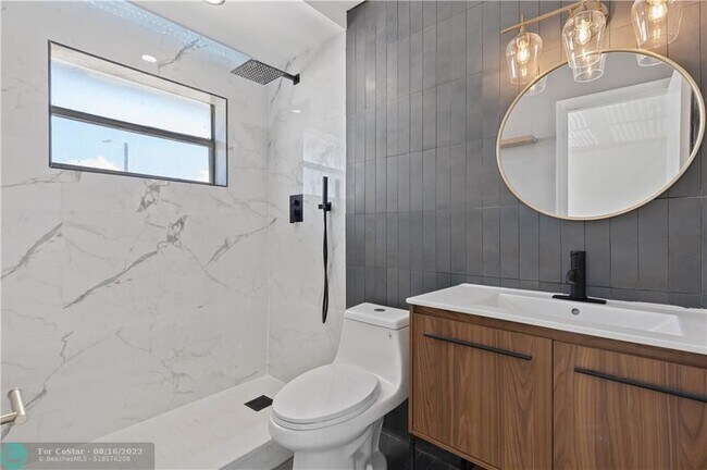 Building Photo - 1200 SW 52nd Ave