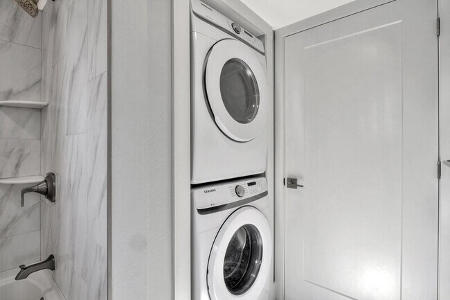 Building Photo - 8687 River Homes Lane