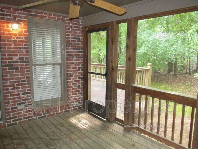 Building Photo - 6031 Rosemont Rd