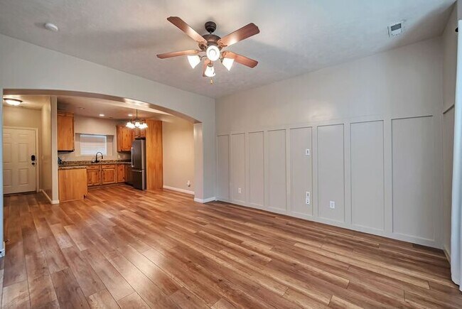 Building Photo - Beautiful Riverton Townhome in Gated Community w 1 car garage attached