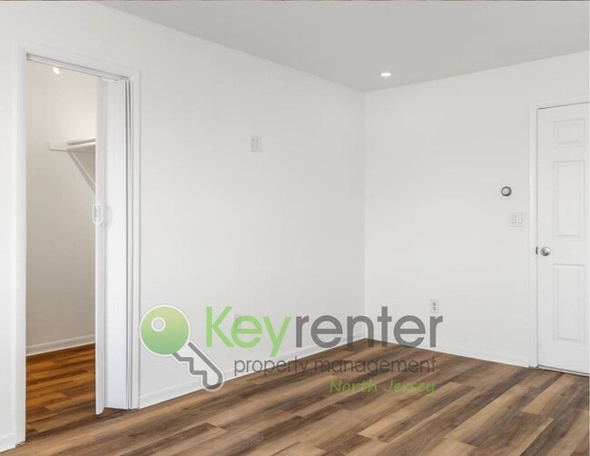 Building Photo - Modern 3-Level Townhome with River Views in Wallington