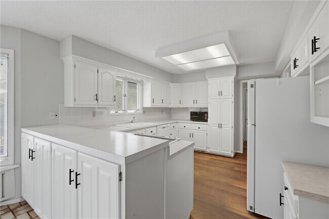 Building Photo - 6 Nottingham Cir