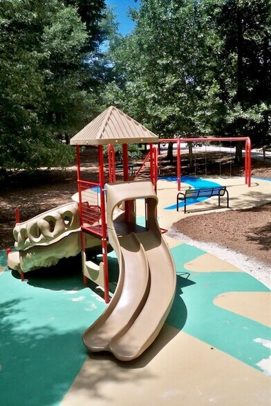 Building Photo - 117 E Circle Dr