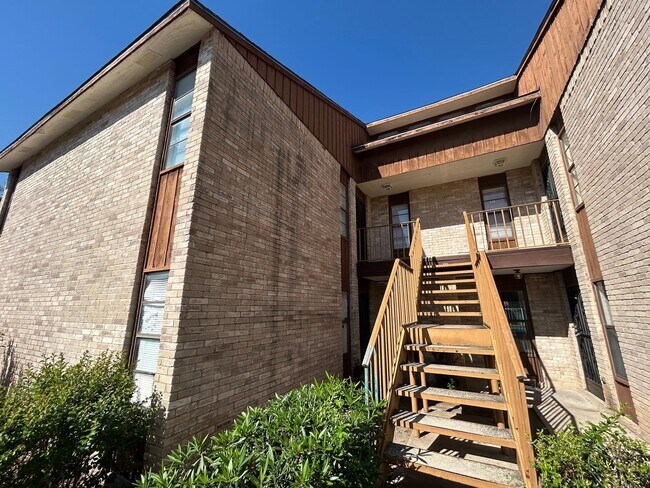 Building Photo - 100 Hillside Rd