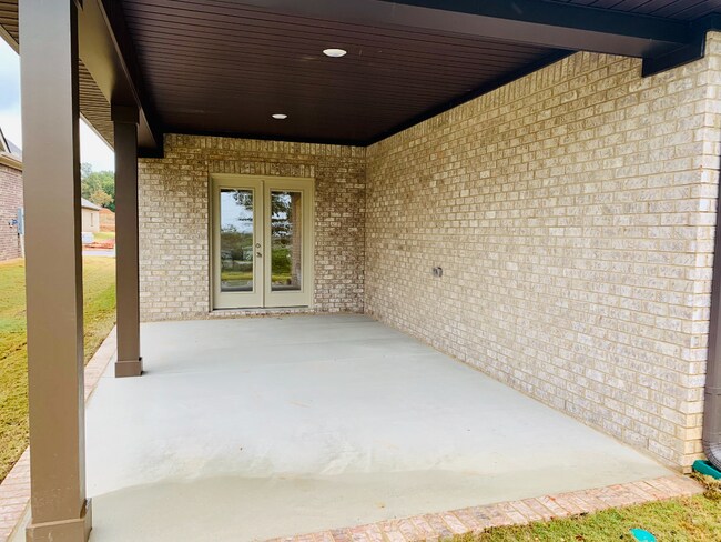 Building Photo - Coming soon!!  "Spacious 3-Bedroom Haven w...