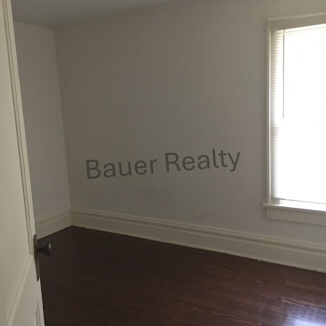 Building Photo - le604