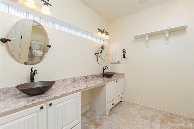 Building Photo - 16 N 39th St