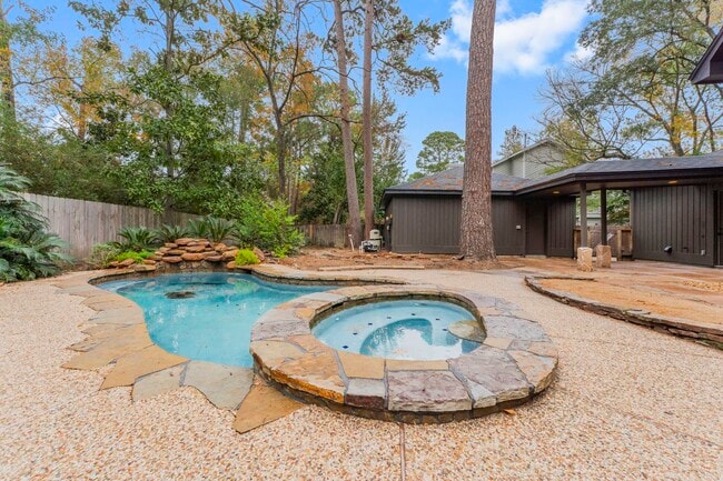 Building Photo - 6 Thornhedge Ct