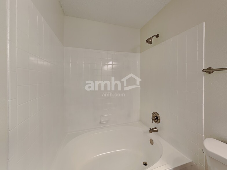 Building Photo - 10275 Holly Berry Cir