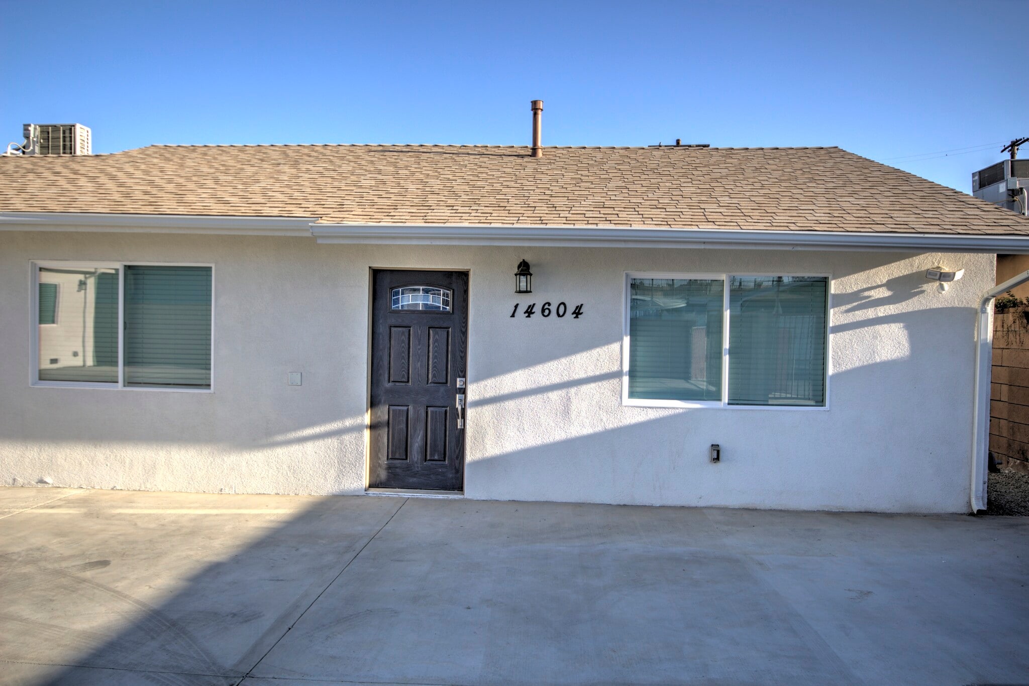 Building Photo - 14604 Cohasset St