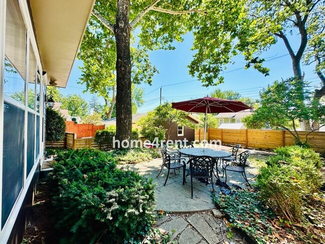 Building Photo - Charming Dutch Colonial in Brookside w/ an Updated Kitchen, Wood Floors, Fenced Yard and a Finish...