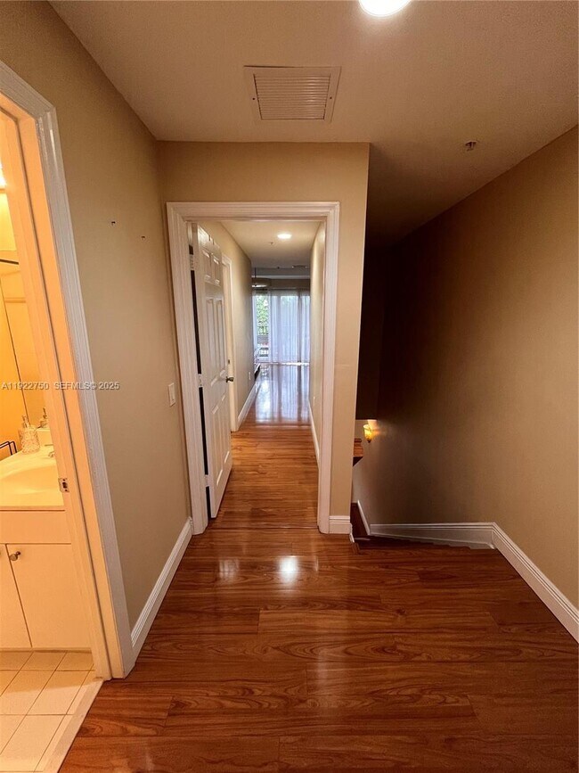 Building Photo - 730 NE 90th St