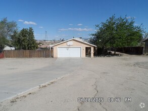 Building Photo - 3 Bedrooms, 2 Bathroom, Large Fully Fenced...