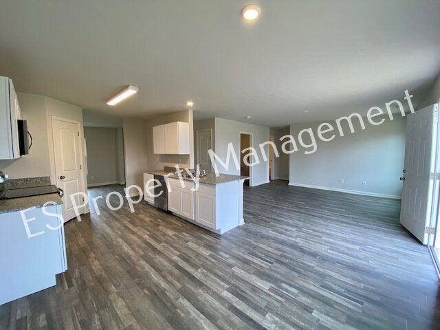 Building Photo - Gorgeous 5 Bedroom 3 Bathroom New Build in Muncie!