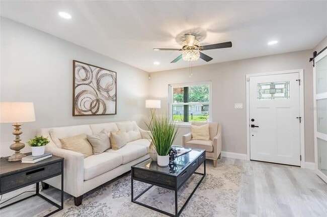 Front entrance - 1918 E Shadowlawn Ave