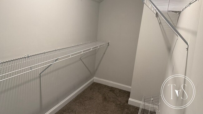 Building Photo - RATE DROP ALERT (was $2500/month) and MOVE-IN SPECIAL: $500 OFF 1ST MONTH'S RENT!**