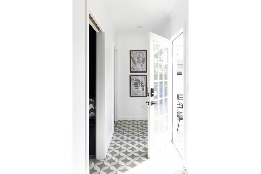 Building Photo - 1772 S Orange Grove Ave