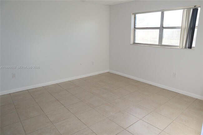 Building Photo - 8500 Sunrise Lakes Blvd