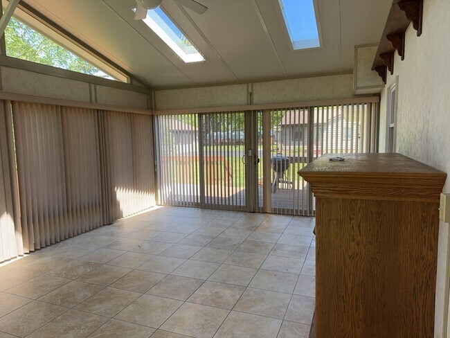 Building Photo - 36420 N Tamarack Dr