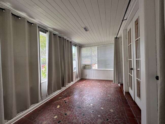 Building Photo - Davis Island Charming Home