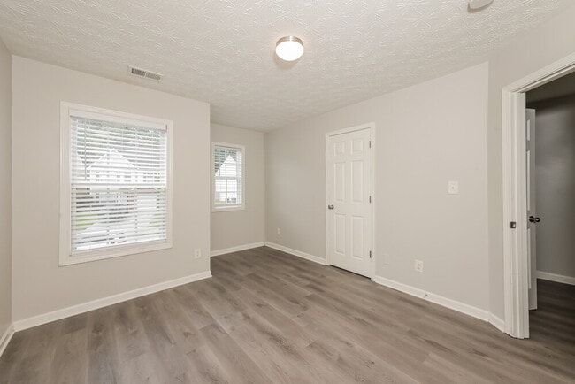 Building Photo - 418 Double Creek Dr