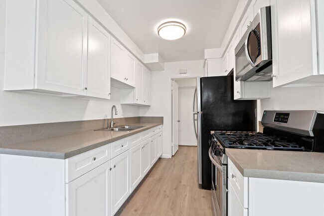 Building Photo - 927 3rd St