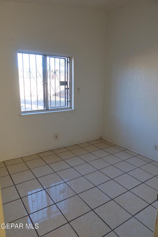 Building Photo - 10736 Obsidian St