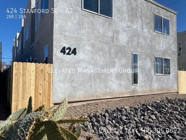 Building Photo - 424 Stanford Dr SE