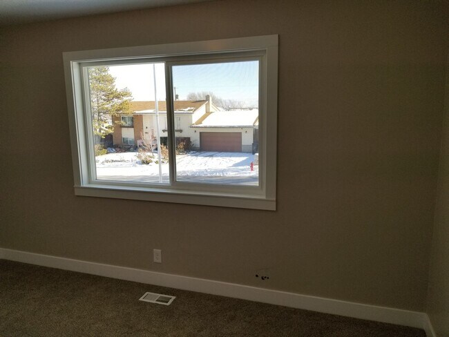 Building Photo - Spacious 5-Bedroom Magna Home with Deck and Ample Parking