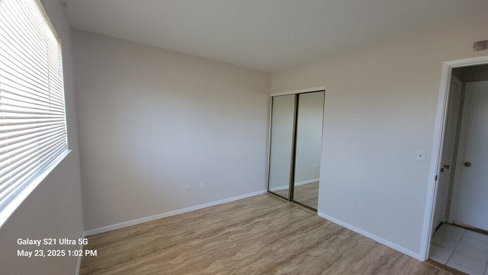 Building Photo - 418 W Redondo Dr
