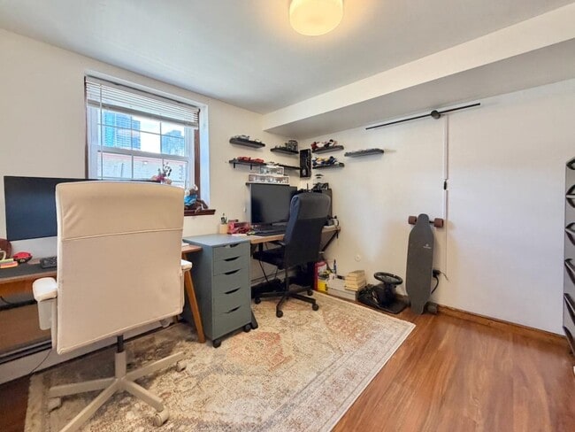 Building Photo - 196 6th St